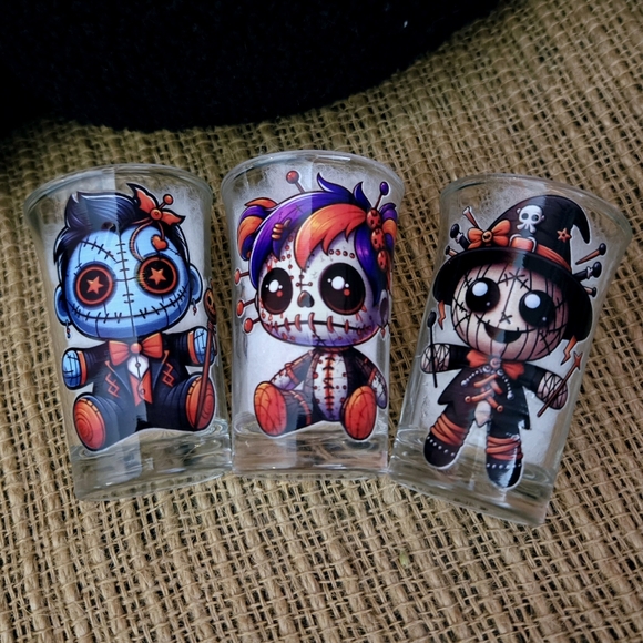 Halloween set of 3 shot glasses Voodoo Dolls. - Picture 2 of 2